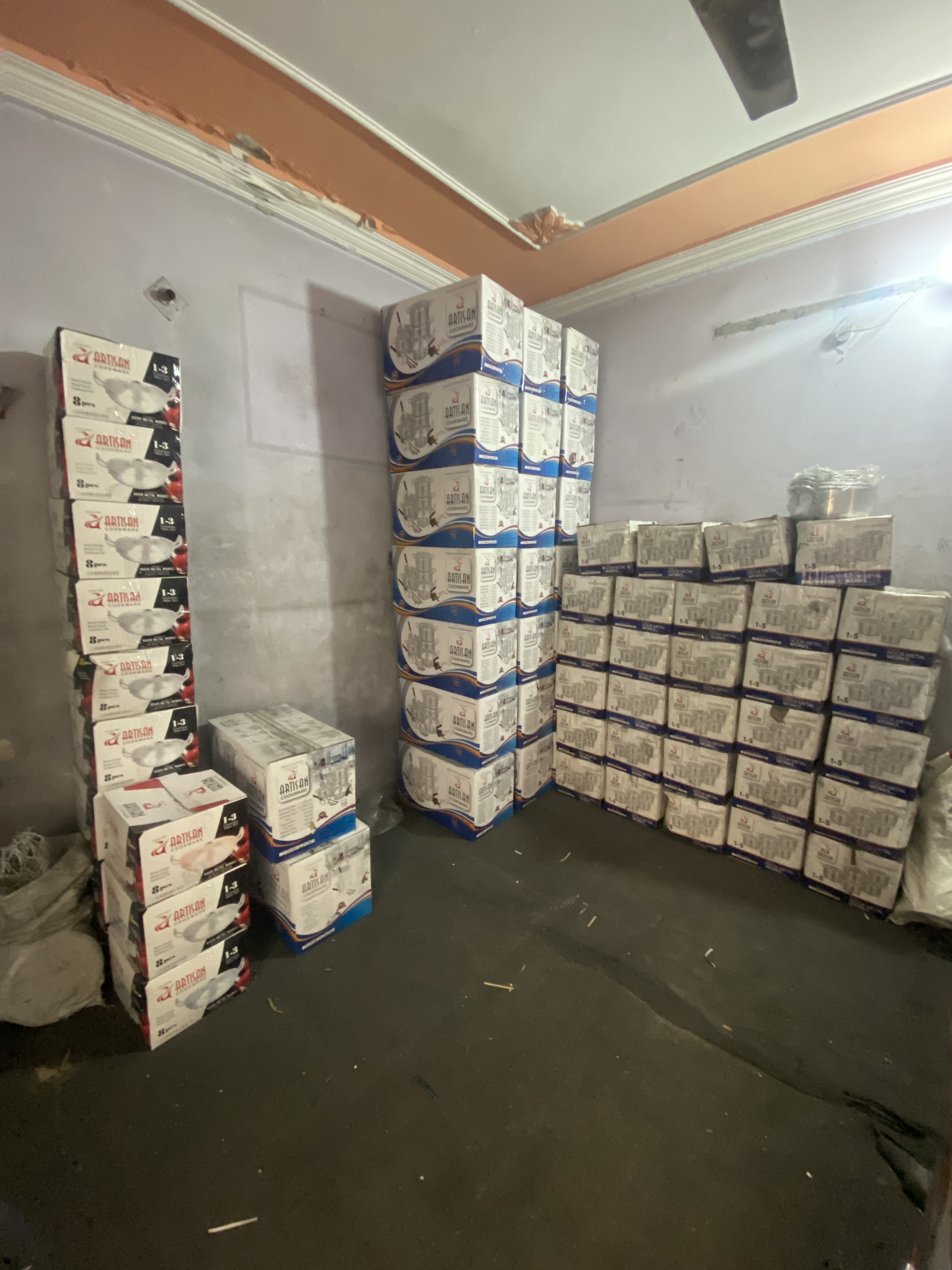 Export-focused cookware production environment at Jhanarich